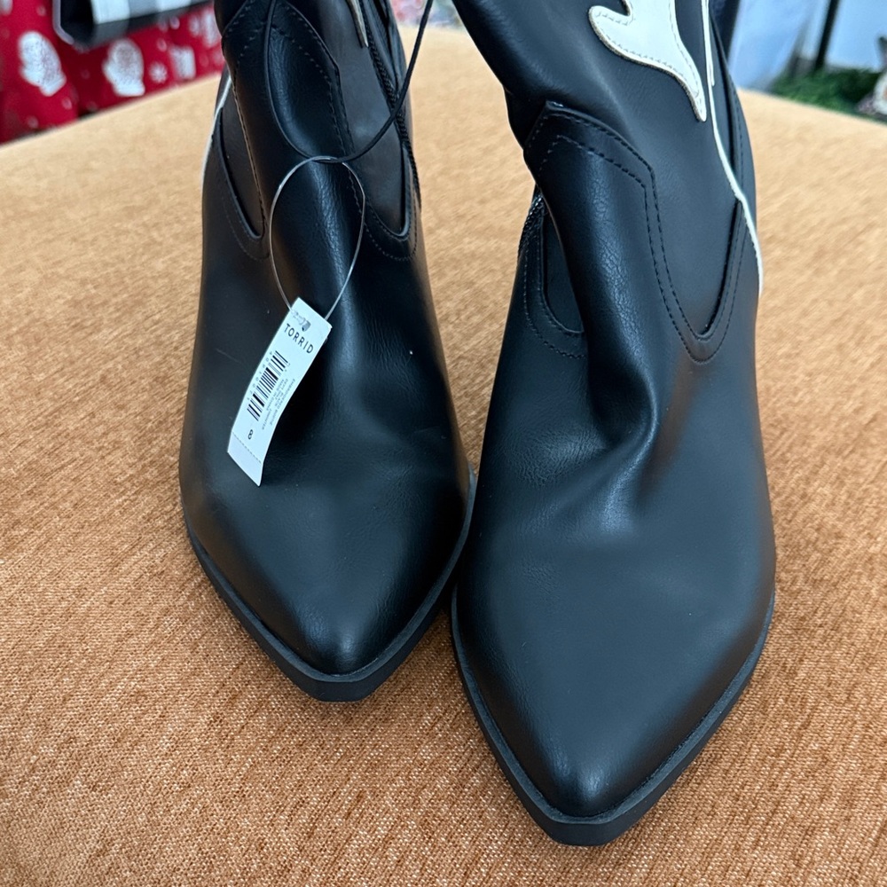 Torrid Black and Cream Embroidered Booties - Picture 9 of 9